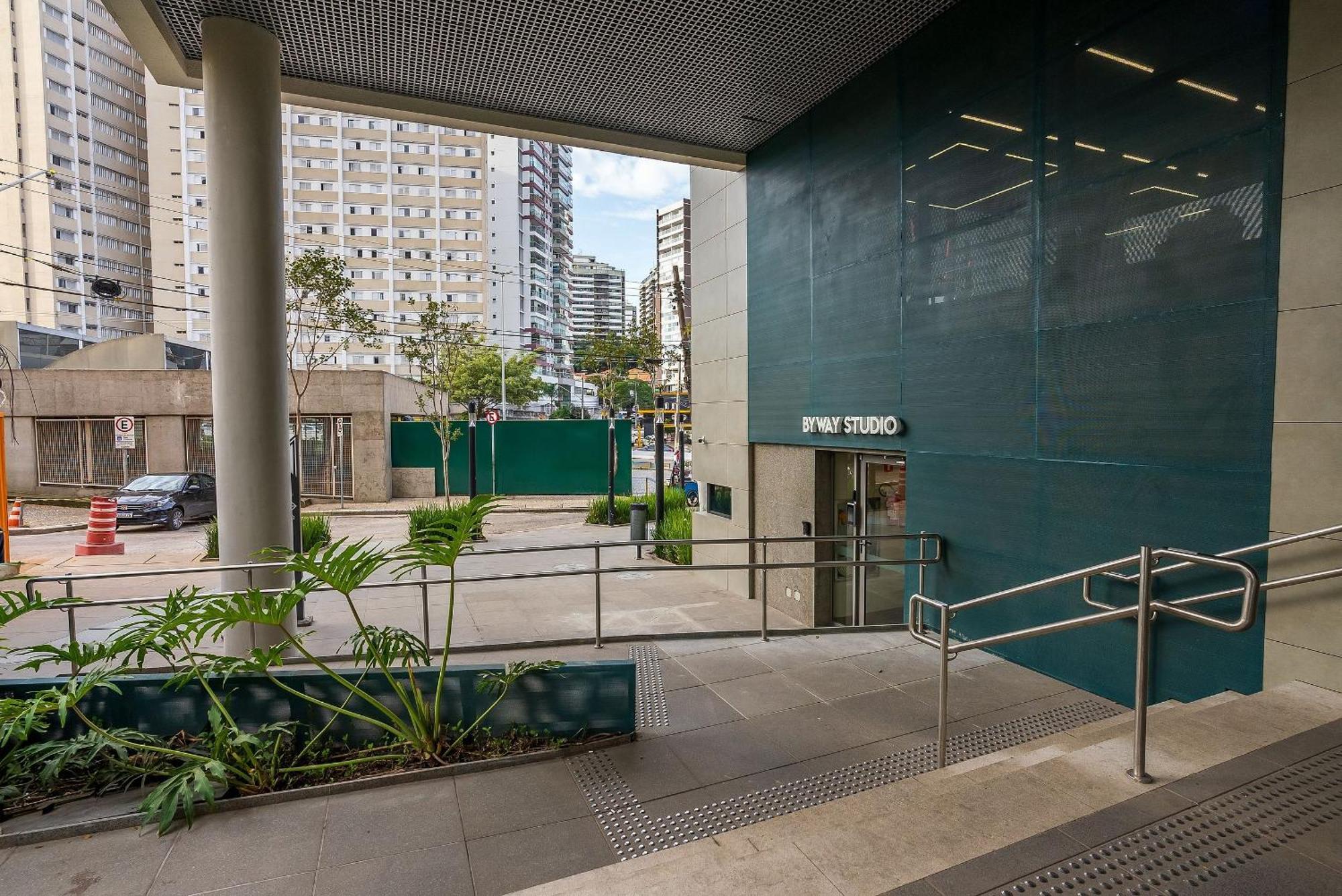 Apartamento Completo Na Porta Do Metro Madalena! São Paulo